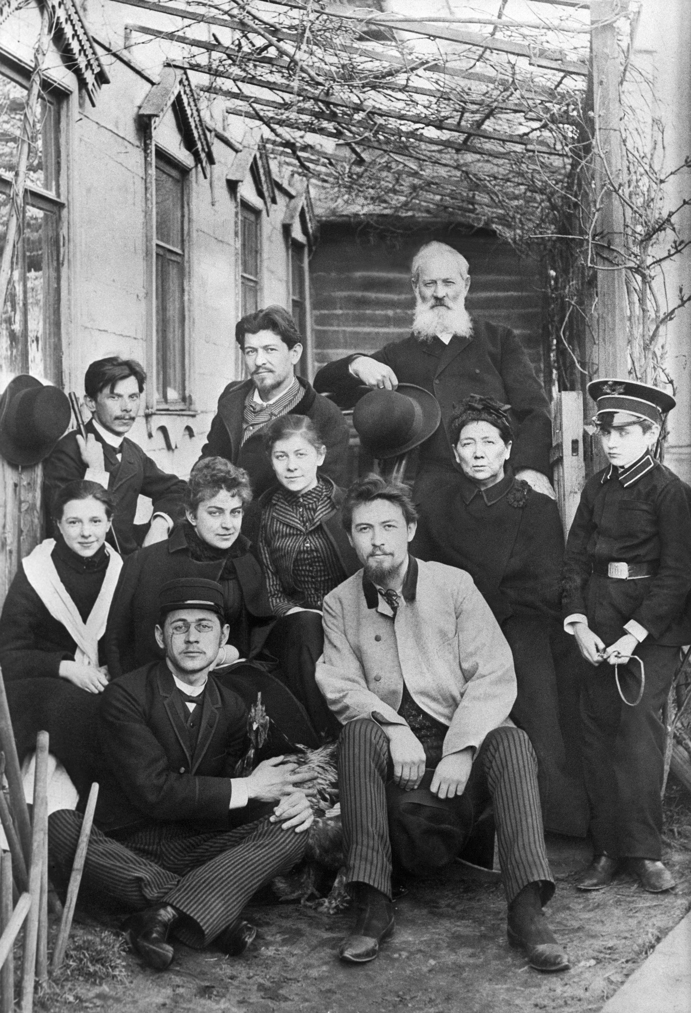 Large format version of the Chekhov family photograph from 1890, showing detailed view of family members with interactive hotspots identifying each person including Anton aged 30, his parents, and siblings